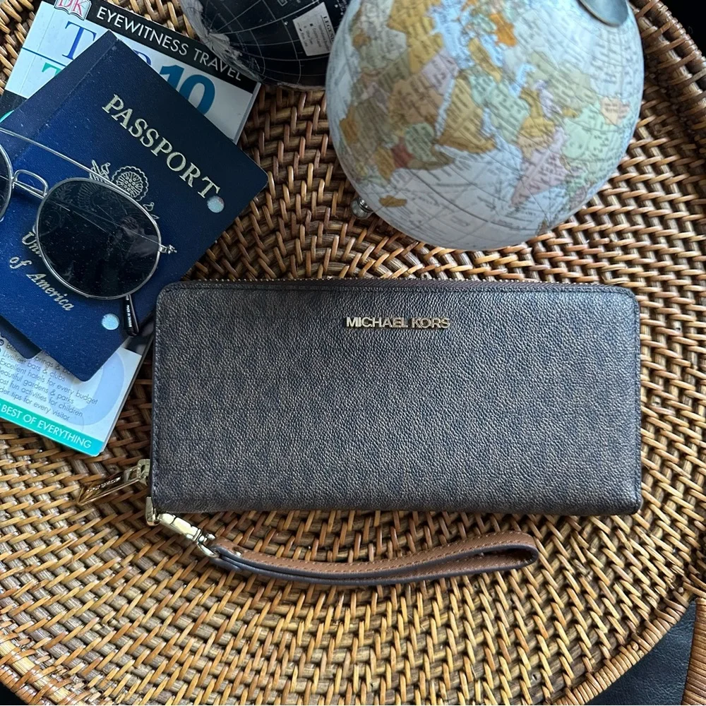 Michael Kors Jet Set Travel Large Signature Logo Continental Wristlet Wallet
